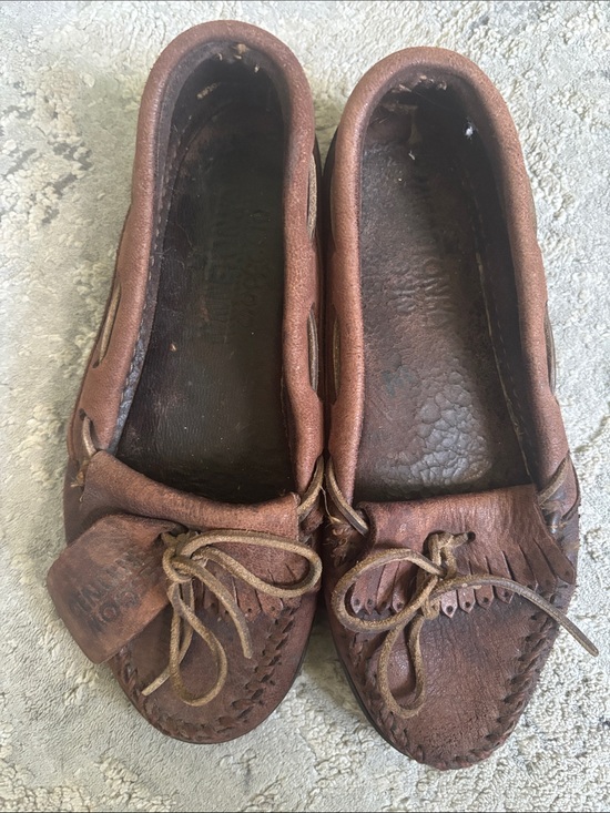 Minnetonka Shoes - Minnetonka Brown Leather Moccasin Flats with Fringe and Bow MOOSE LEATHER